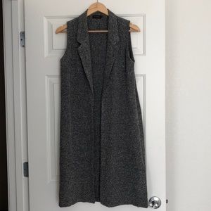 LIGHTWEIGHT KNEE LENGTH VEST